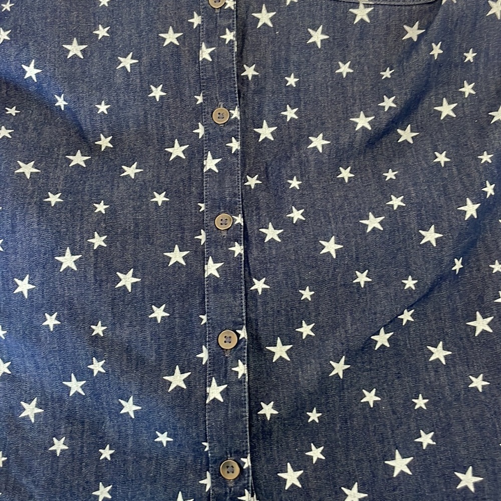 Women’s Lightweight Denim Look Stars Button Up Top . July 4th  Size Large New - Picture 6 of 6